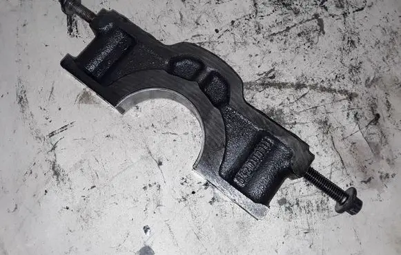 Mercedes-Benz R W251 Crankshaft Holder 6420110311