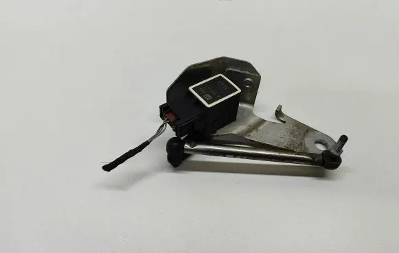 Headlight/headlamp level sensor