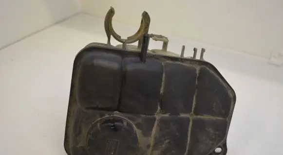 Mercedes-Benz C W203 Coolant expansion tank/reservoir 2035000049
