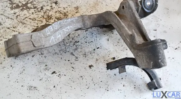Audi A3 S3 8P Engine mounting bracket 1K0199295