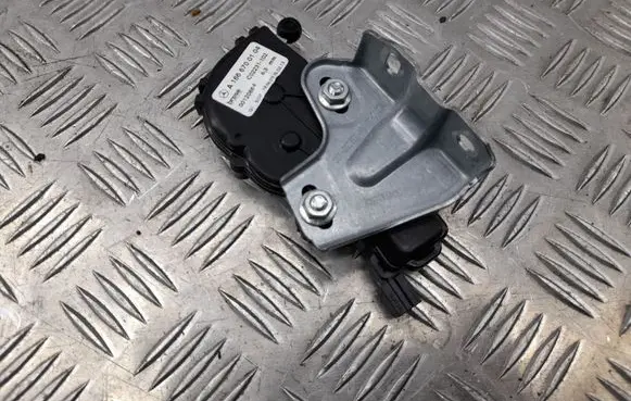 Mercedes-Benz GL X166 Vent window/glass motor A1666700104