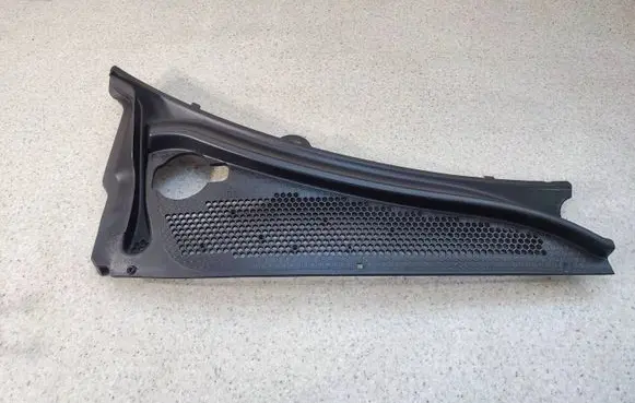 Chrysler PT Cruiser Wiper trim 05027430AC
