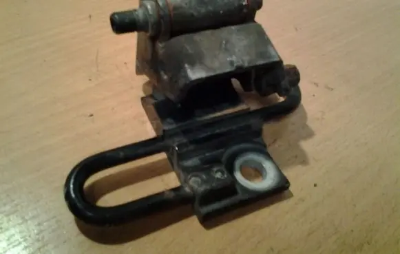 Audi Q7 4L Front door lower hinge 8E0831411E