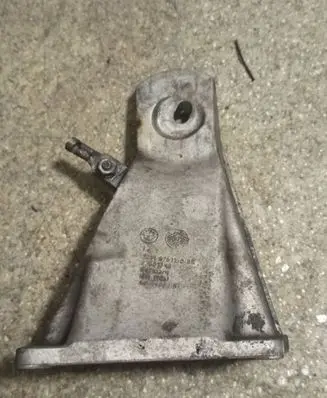 BMW 5 E60 E61 Engine mounting bracket 6761150 73681310 A045000D