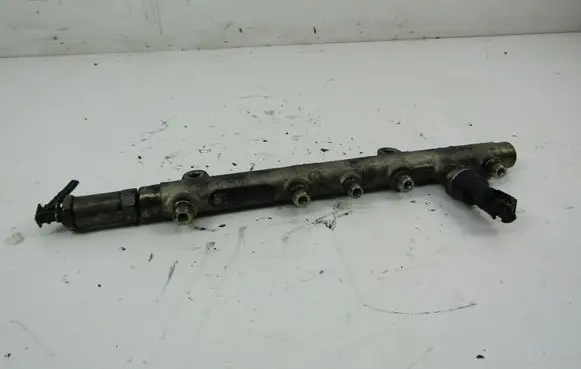 Nissan Primera Fuel main line pipe 