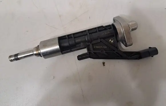 BMW 2 F22 F23 Fuel injector 7639990 8625396