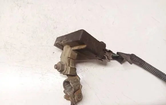 Toyota RAV 4 (XA30) Positive cable (battery) 