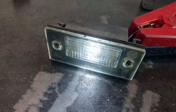 Audi A4 S4 B5 8D Number plate light 8D9943021E