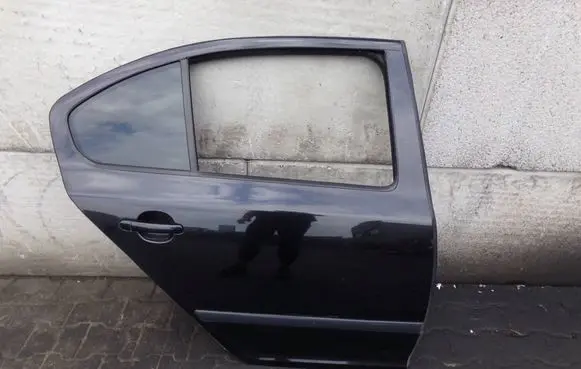 Skoda Octavia Mk2 (1Z) Rear door 