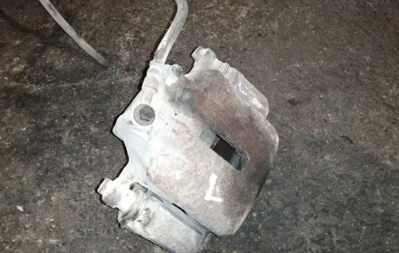 Opel Insignia A Front brake caliper