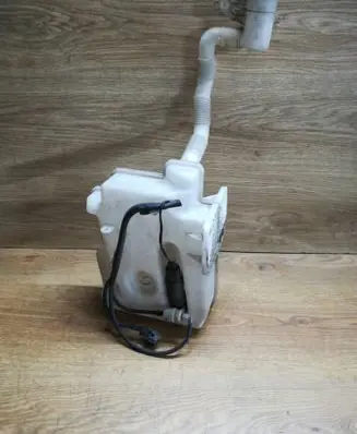 Windshield washer fluid reservoir/tank
