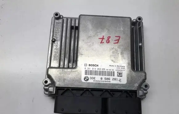 BMW 1 E81 E87 Engine control unit/module 0281016068 8506281