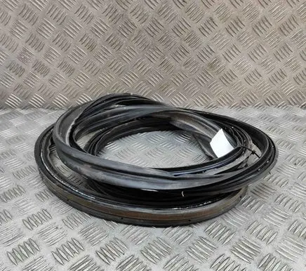 Trunk rubber seal (body)