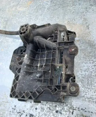 Volkswagen Polo IV 9N3 Battery box tray cover/lid 6q0915331