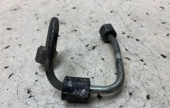 Volkswagen Golf VI Fuel main line pipe