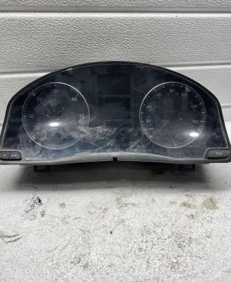 Volkswagen Golf V Speedometer (instrument cluster) 1K0920961