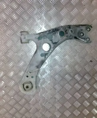 Toyota Prius (XW50) Front lower control arm/wishbone