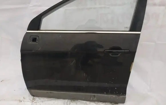 Chevrolet Captiva Front door juoda