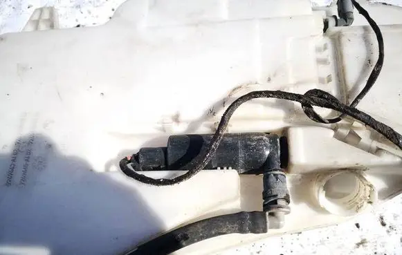 BMW 5 F10 F11 Headlight washer pump 6712721779202
