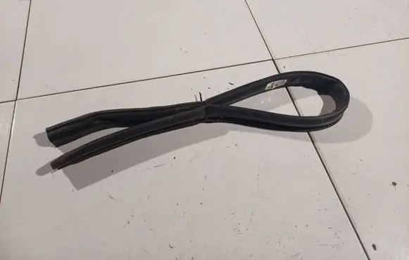 Opel Corsa D Rubber seal front coupe door 