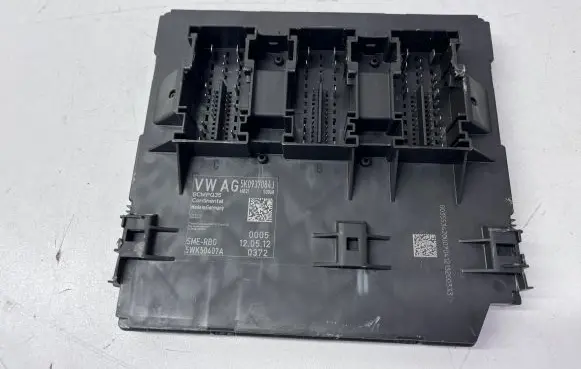 Volkswagen Tiguan Comfort/convenience module 5K0937084J