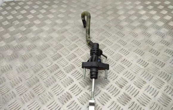 Toyota Avensis T250 Clutch slave cylinder 
