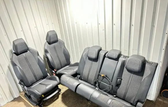 Seat set