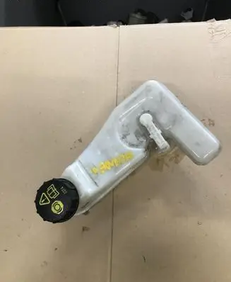 Ford Mondeo MK V Brake fluid reservoir 