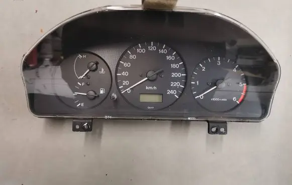 Mazda 626 Speedometer (instrument cluster) F8GE6SA