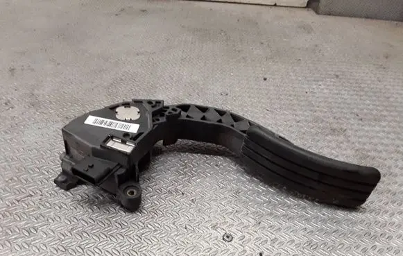 Renault Trafic III (X82) Accelerator throttle pedal 180020024R
