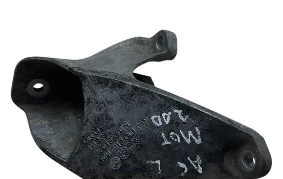 Audi A6 S6 C6 4F Engine mounting bracket 4F0199807
