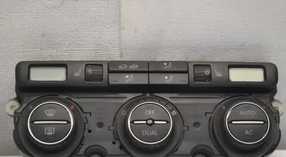 Volkswagen Golf V Climate control unit 3C0907044DA 5HB01010621 SW0811