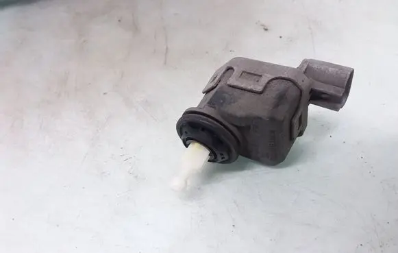 Opel Astra G Headlight level adjustment motor 90590665