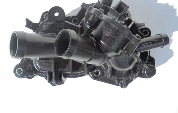 Volkswagen Polo VI Water pump 04C121600N