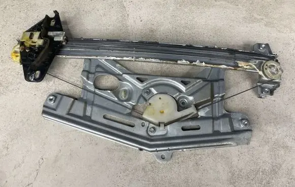 Honda Civic Front window lifting mechanism without motor