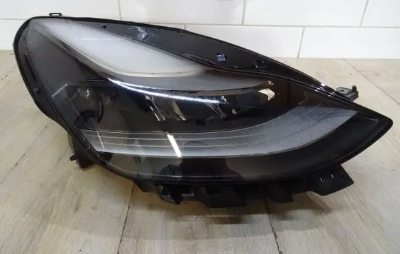 Tesla Model 3 Headlight/headlamp 151495300E