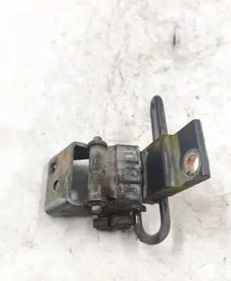 Audi A4 S4 B5 8D Front door lower hinge 3d0831412a 3B31412A