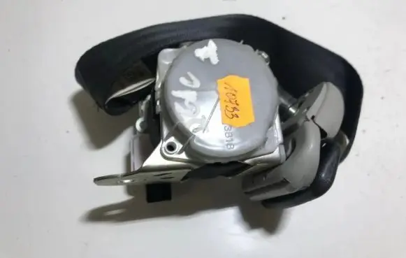 Toyota Corolla Verso AR10 Middle seatbelt (rear) h073811