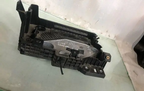 Nissan Juke II F16 Battery box tray P1011233a01