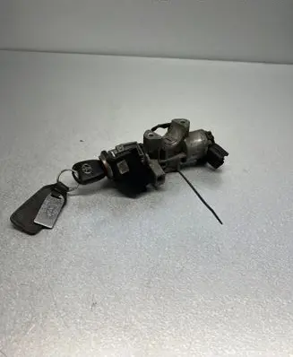 Toyota Avensis T250 Ignition lock N0501517