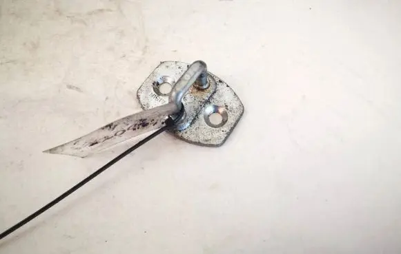 Toyota Avensis T250 Rear door lock loop/hook striker 