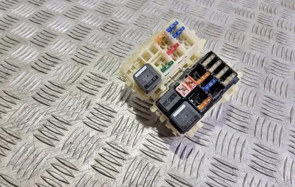 Ford Galaxy Fuse module Bs7t14k131aa Bs7t14k131ba