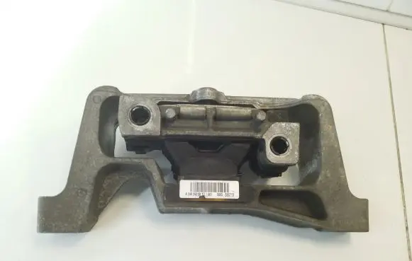 Mercedes-Benz B W246 W242 Engine mounting bracket A2461817 586719