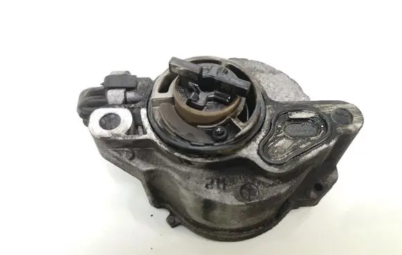 Ford Focus Vacuum pump D1562C1 1203T