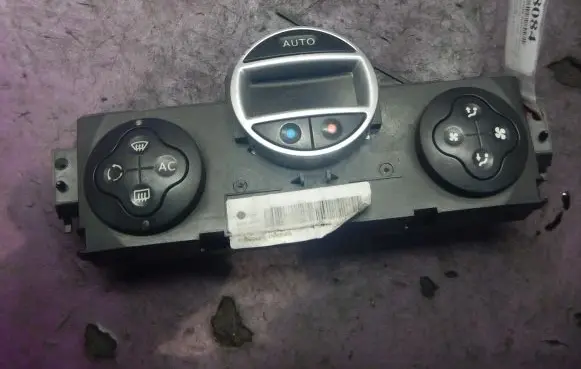 Renault Megane II Interior fan control switch 