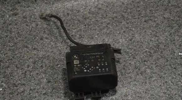 BMW 5 E34 Glow plug pre-heat relay 2241385