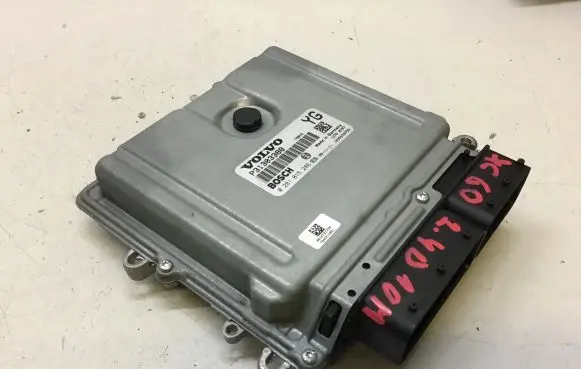 Volvo XC60 Engine control unit/module P31303388 0281015286 31303388