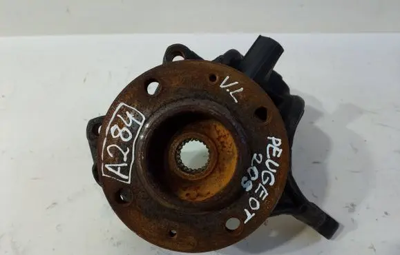 Peugeot 208 Front wheel hub spindle knuckle