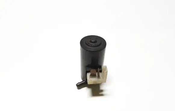 Suzuki Grand Vitara II Windscreen/windshield washer pump 6721