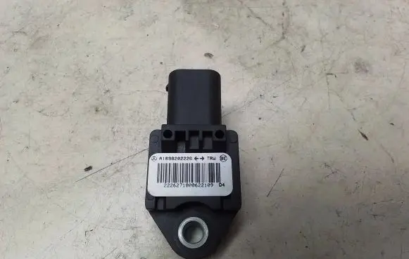 Mercedes-Benz B W245 Airbag deployment crash/impact sensor A1698202226 2206271800622109